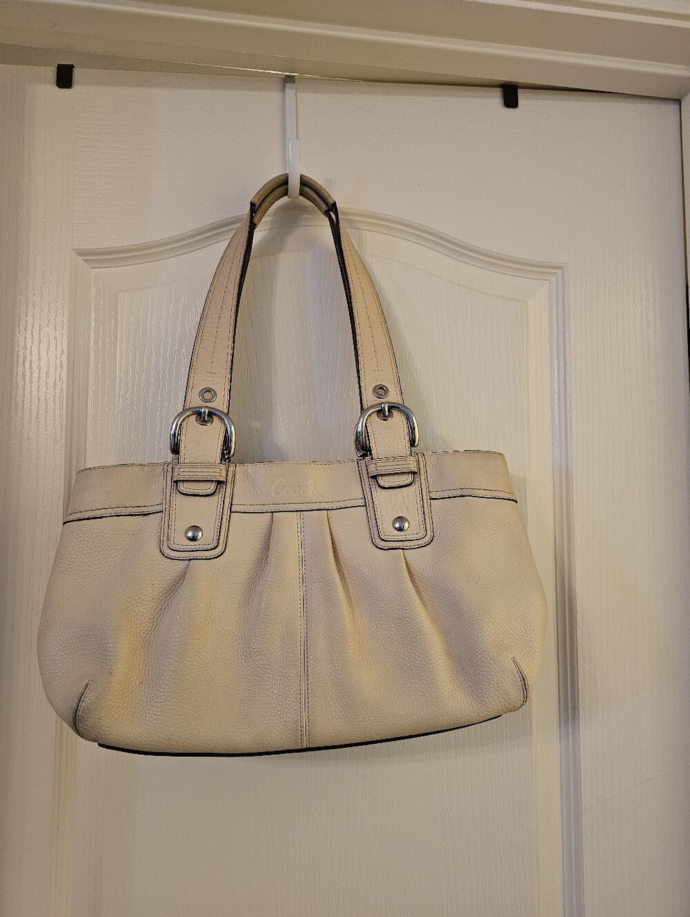 Coach Cream Leather Shoulder Bag - Elegant Everyday Tote